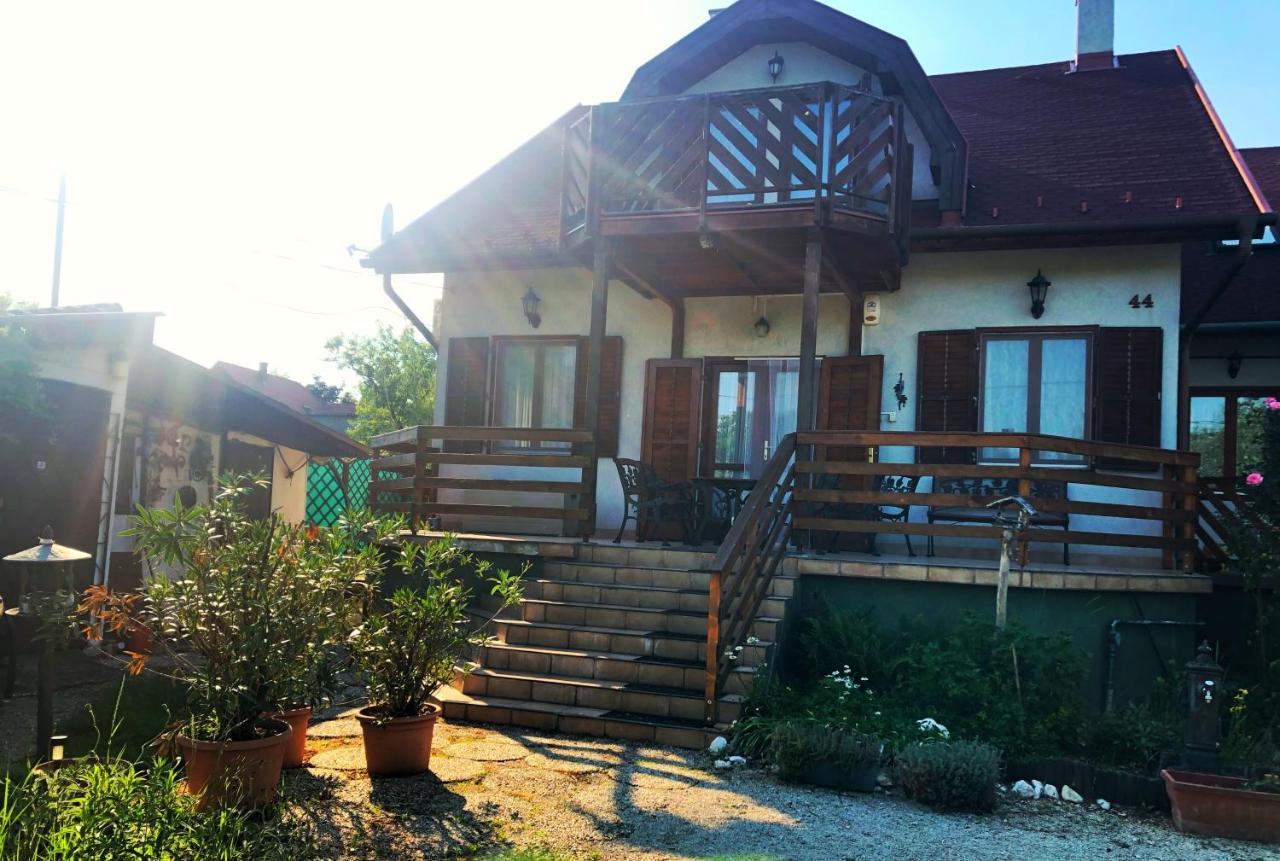 Balaton Vendeghaz Paloznak Hotel Екстериор снимка