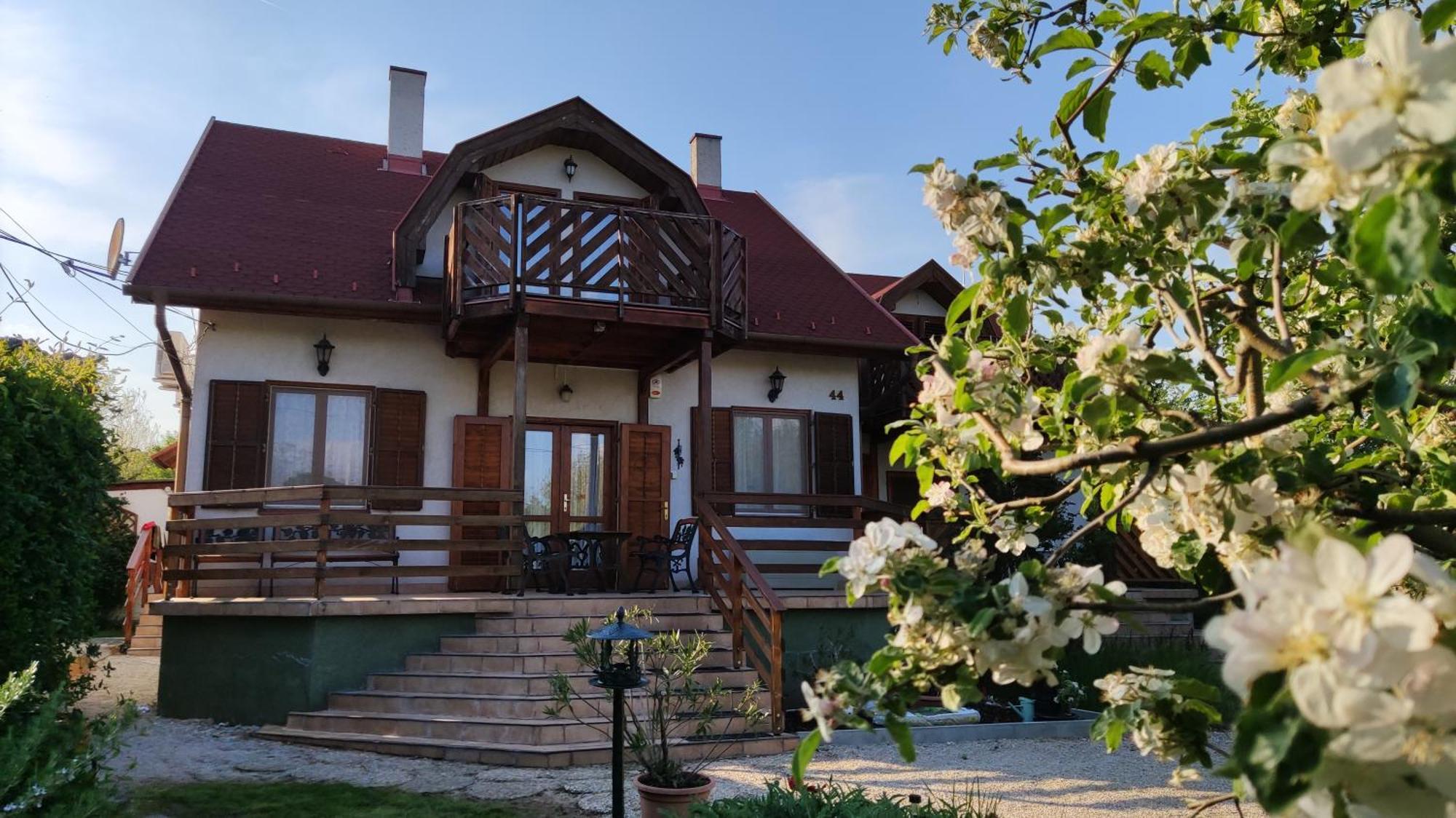 Balaton Vendeghaz Paloznak Hotel Екстериор снимка